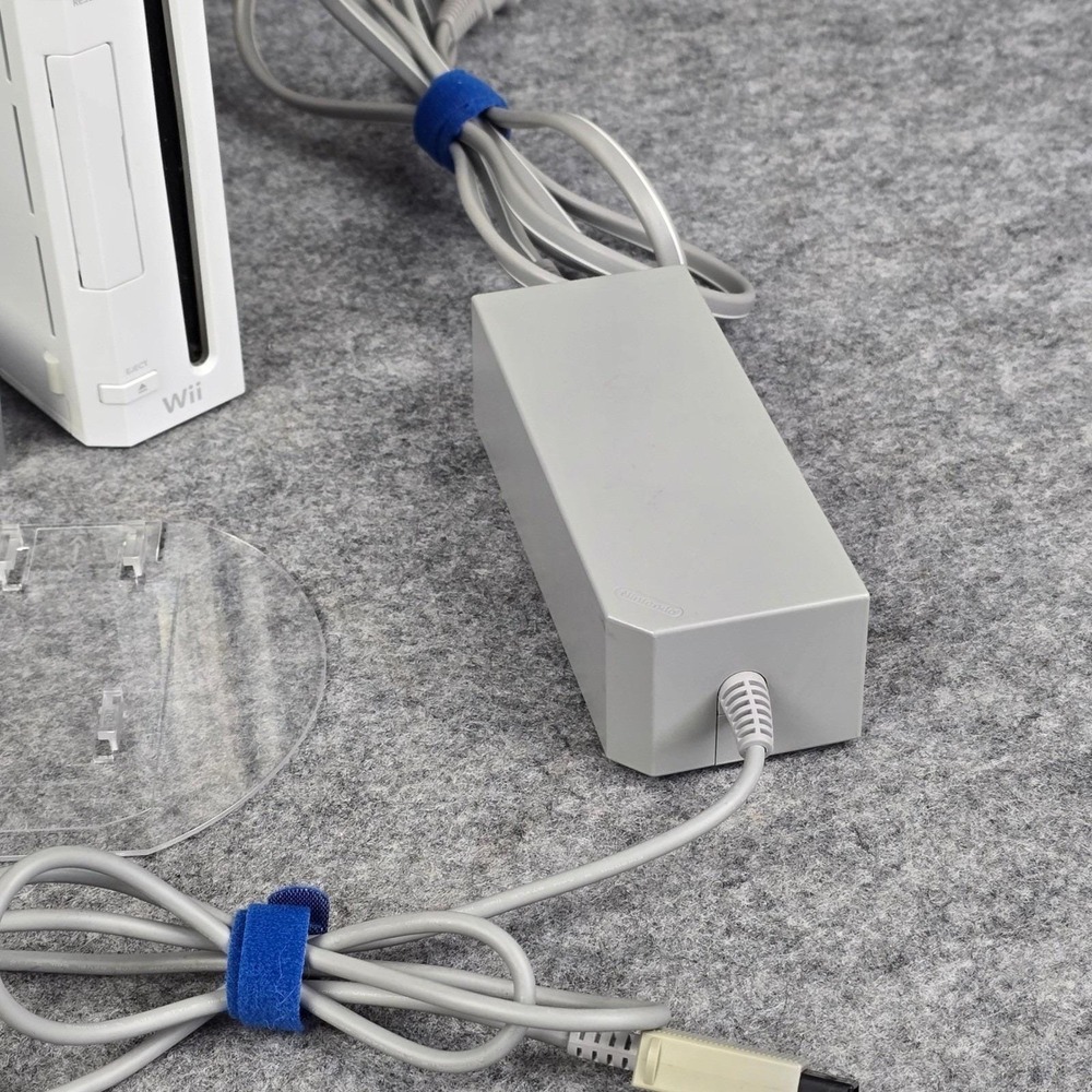 Nintendo Wii Console White RVL-001 GameCube Compatible Bundle Cables Sensor Bar - Picture 5 of 13